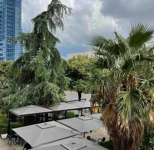 In Skanderbeg Square - Center 1 地拉那