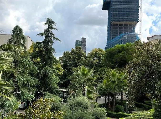 In Skanderbeg Square - Center 1 * 地拉那